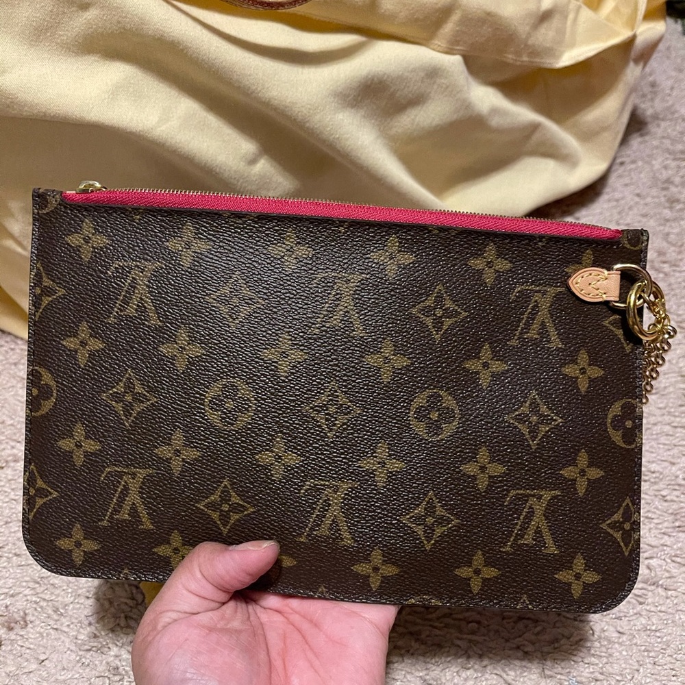 ❎SOLD❎Louis Vuitton GM Pouch